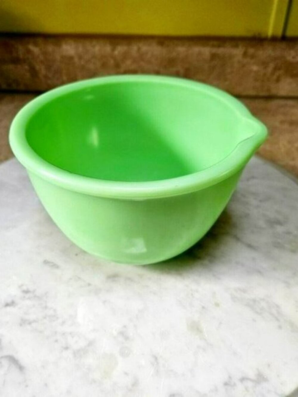 Vintage Mid-Century Jadeite Kitchenware Mixing Bowl w/ pour spout GUC unmarked